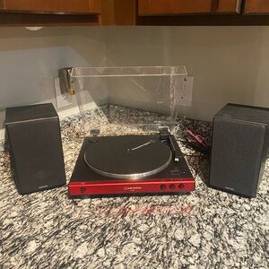 Audio-Technica Turntable with speakers